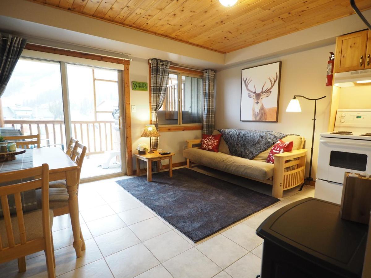 Rustic Cedar Retreat Condo Penticton Bagian luar foto